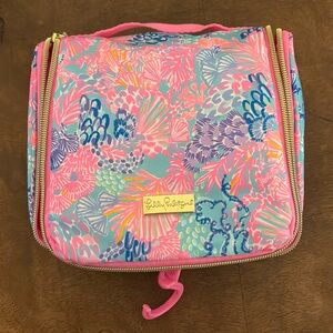Lilly Pulitzer GWP hanging make up bag